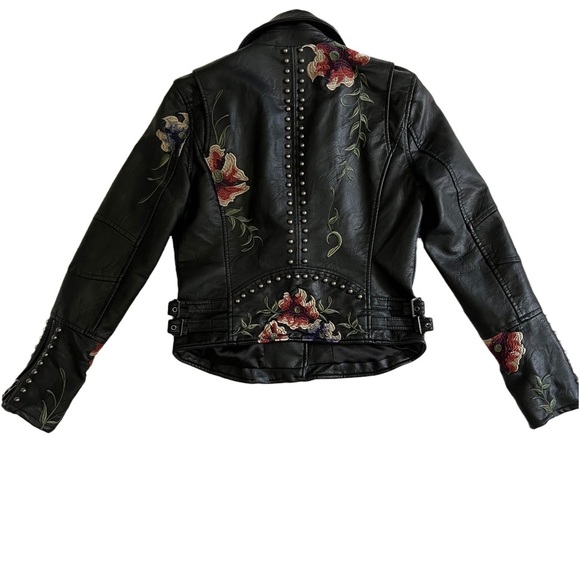 BLANK NYC BLACK VEGAN LEATHER “AS YOU WISH” MOTO JACKET WITH FLORAL EMBROIDERY - Picture 7 of 12